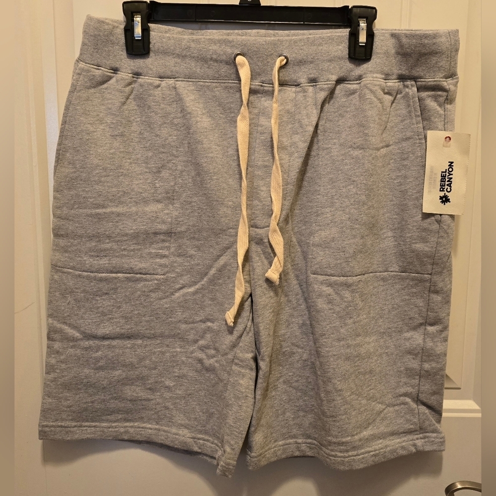 Rebel Canyon gym shorts Mens Large